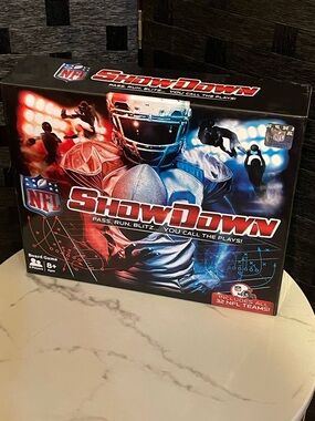 Buffalo Games NFL Showdown Board game officially licensed 100% Complete